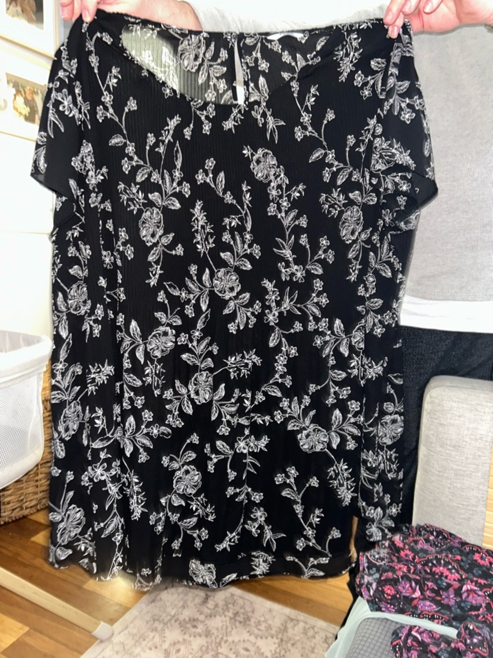 Black Floral Short Sleeve Blouse -